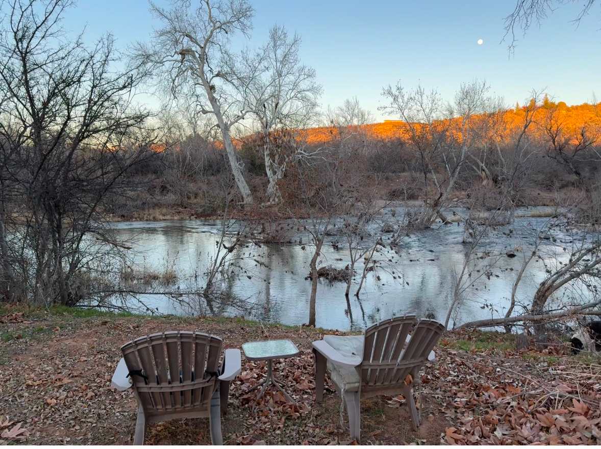 RV on Creekfront 3 Acre Retreat